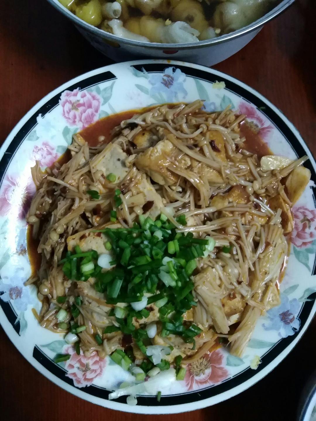 金针菇焖豆腐