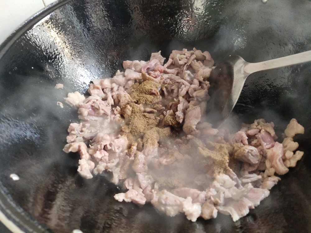 新疆炒烤肉的做法 步骤4