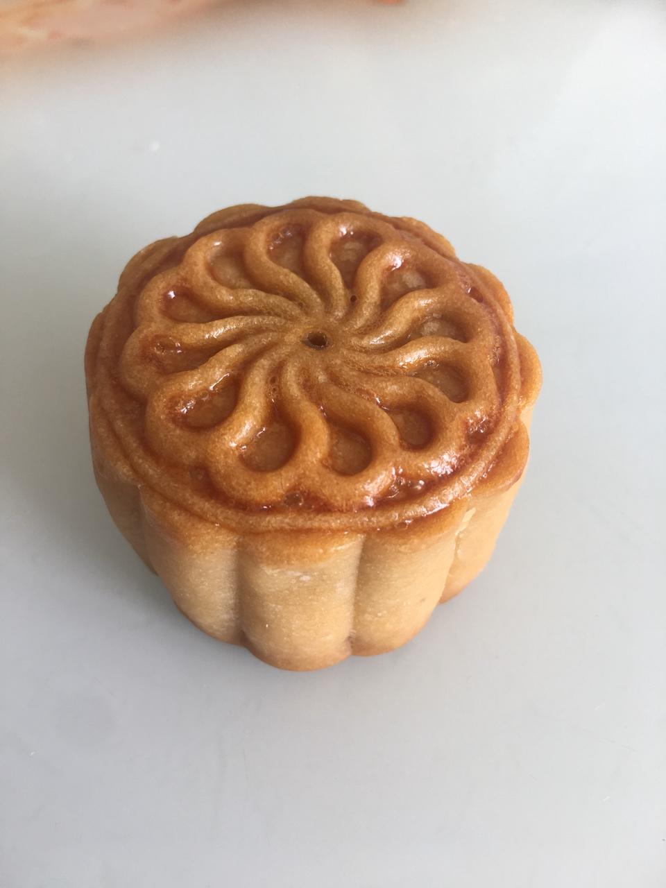 广式月饼－－蛋黄豆沙月饼