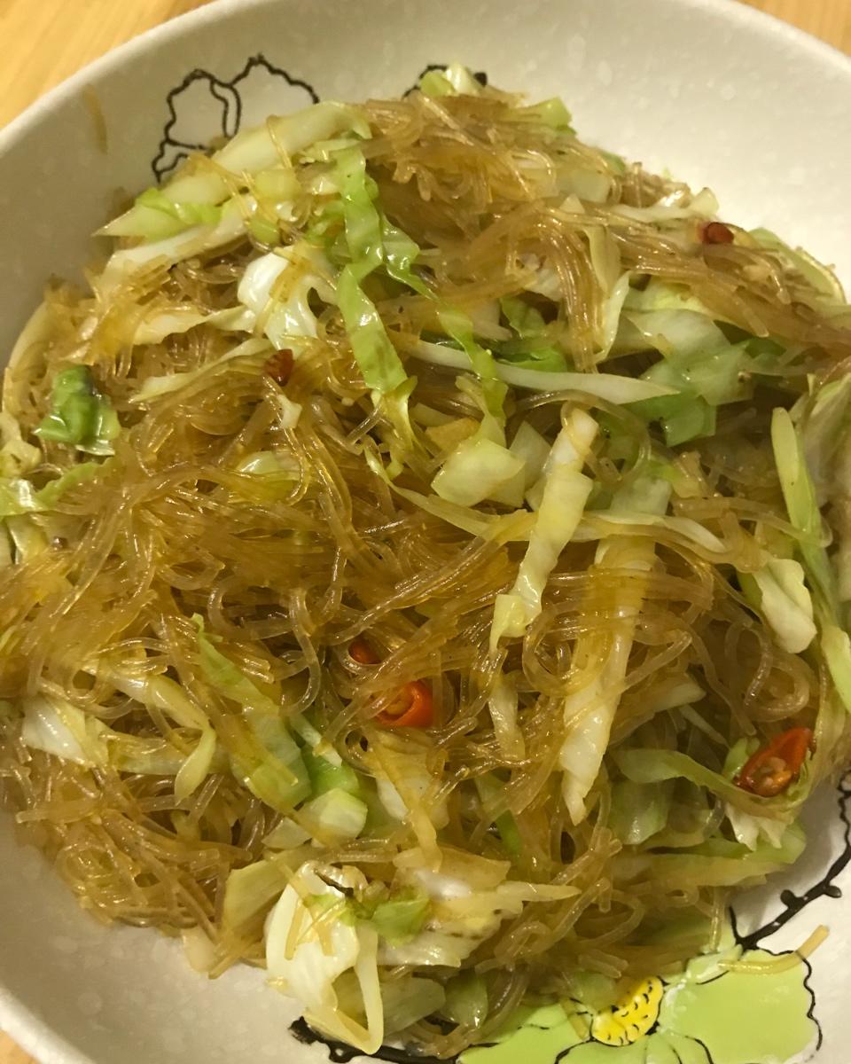 卷心菜炒粉丝 Glass noodles with Cabbage