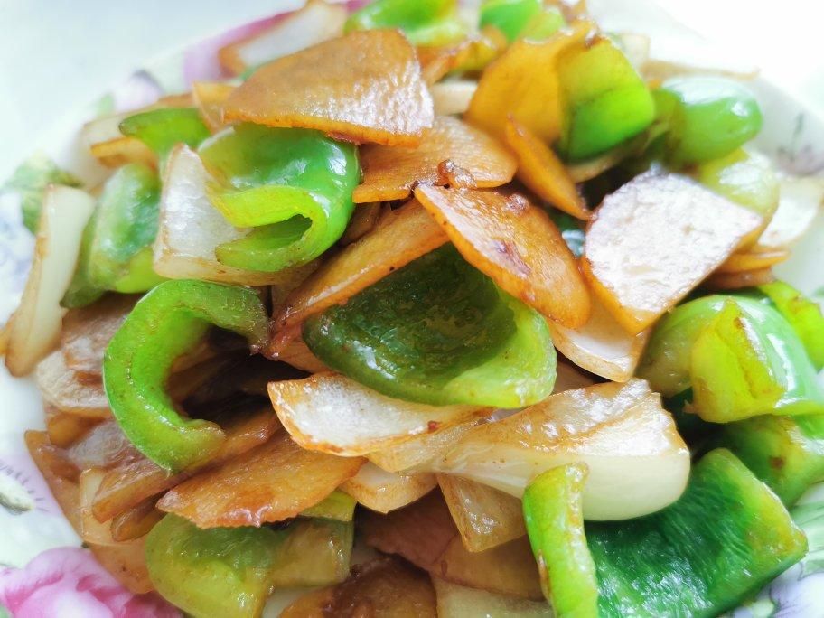 洋葱青椒炒土豆片