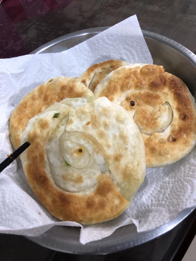 饺子皮做葱花小饼