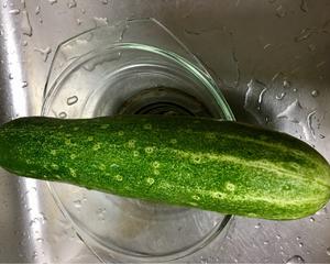 夏季腌黄瓜的做法 步骤1