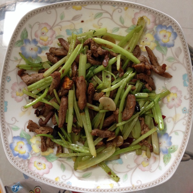 芹菜炒肉