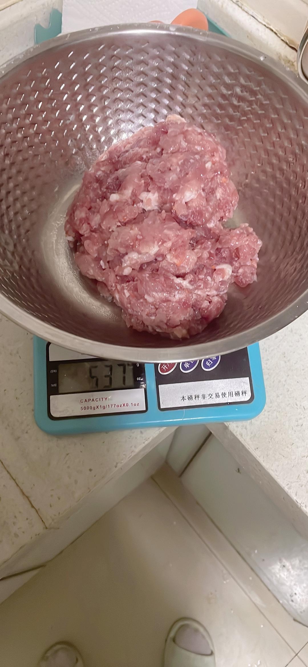胡萝卜肉煎饺的做法 步骤2