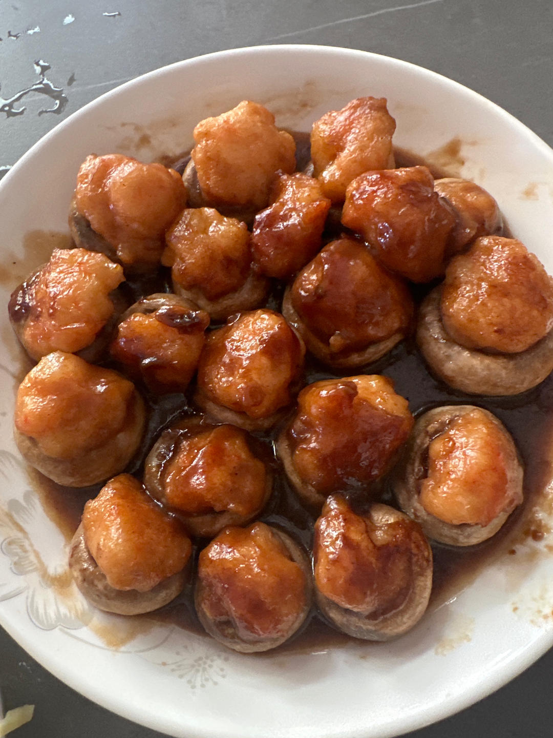 一口爆汁的虾滑酿口蘑