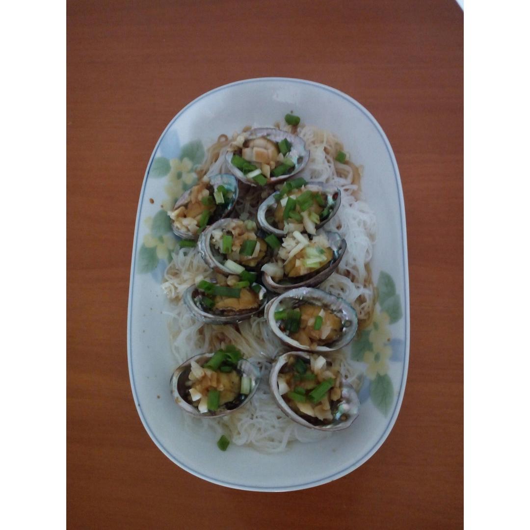 蒜蓉粉丝蒸鲍鱼