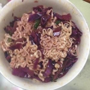 紫甘蓝咖喱拌面的做法 步骤5