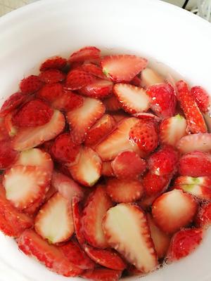 幽幽雅雅若卿卿，春风吹处果盈盈——草莓鲜酿酵素的做法 步骤8