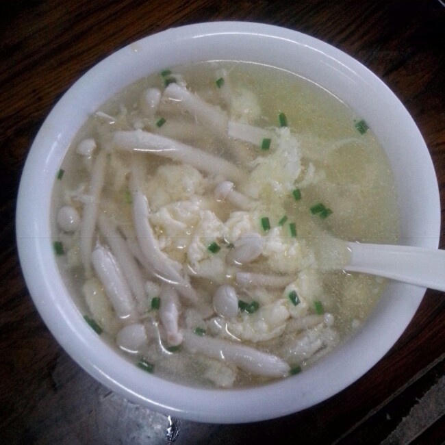 higer海格做的海鲜菇鸡蛋汤