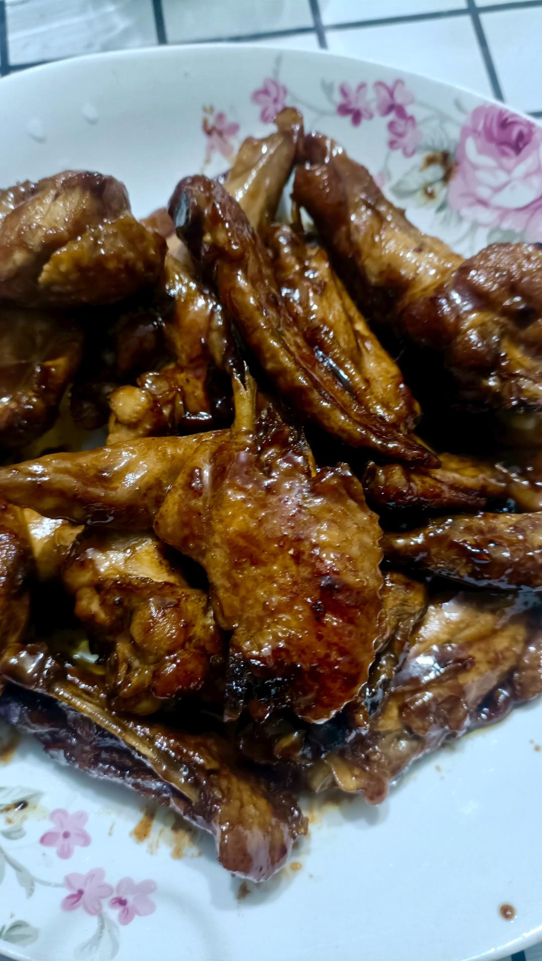 好吃到舔手指的「蒜香蜜汁鸡翅根」👍
