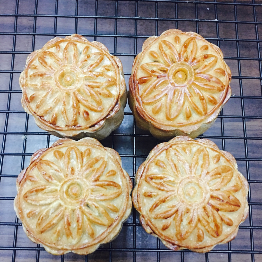 广式月饼—蛋黄莲蓉月饼