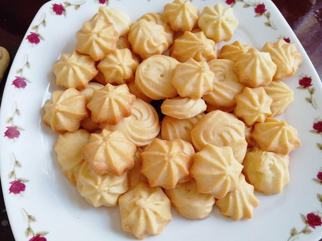 没有黄油也同样做出香酥不腻，花纹立体清晰的曲奇
