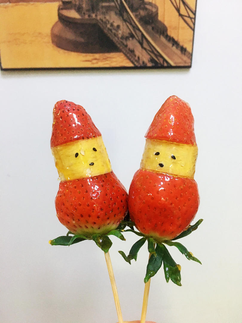 joyce香草奶昔做的草莓香蕉圣诞老人冰糖葫芦