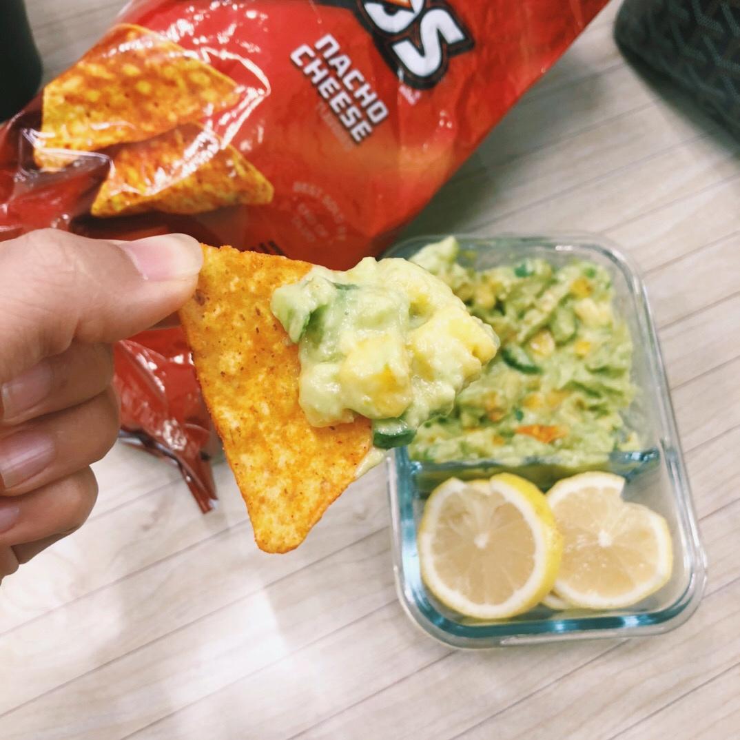 薯片牛油果大虾沙拉