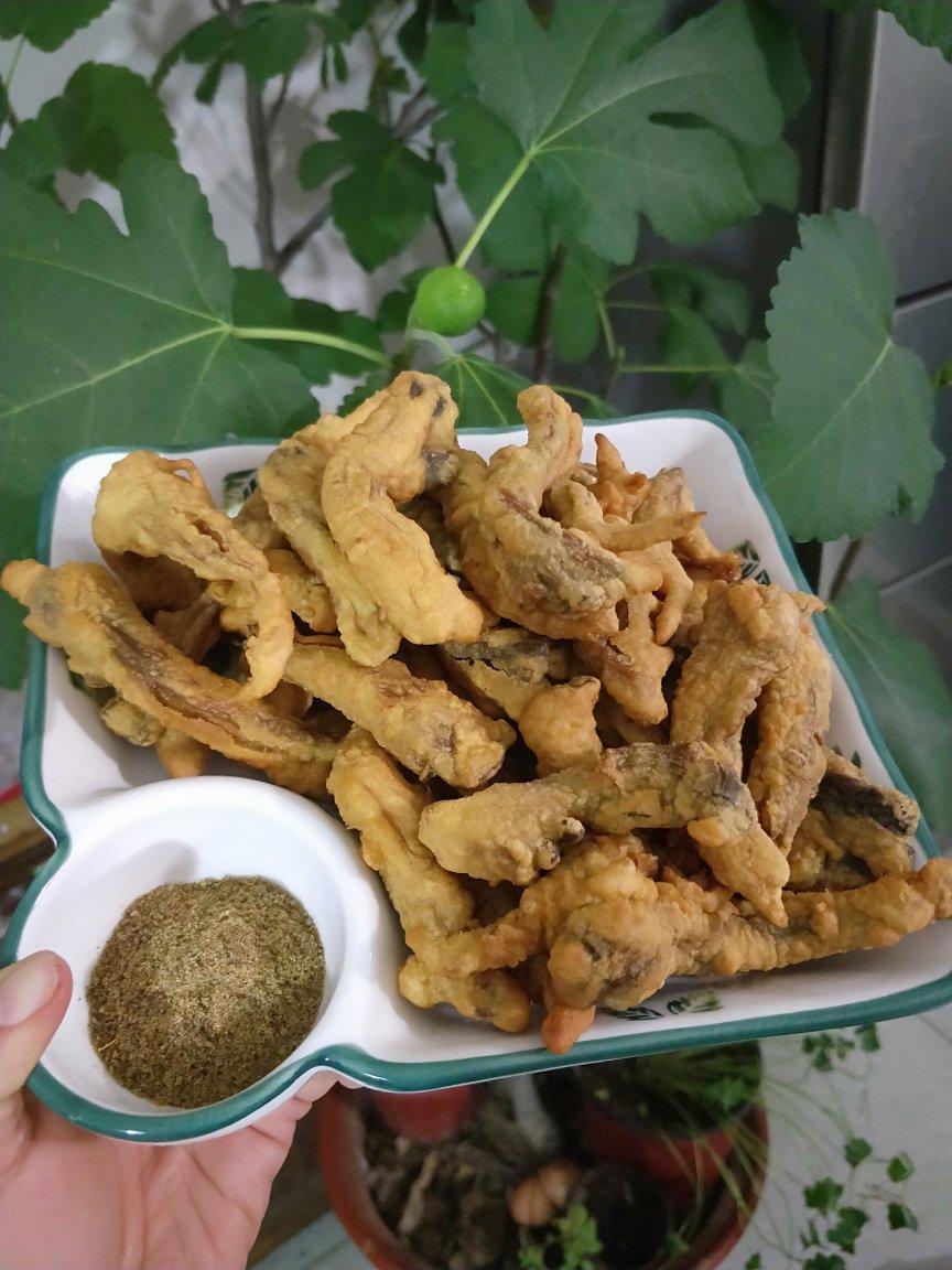 炸蘑菇的秘诀都在面糊里，隔夜不软趴