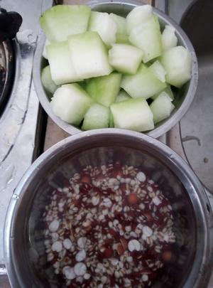 薏米冬瓜鸡翅汤的做法 步骤1