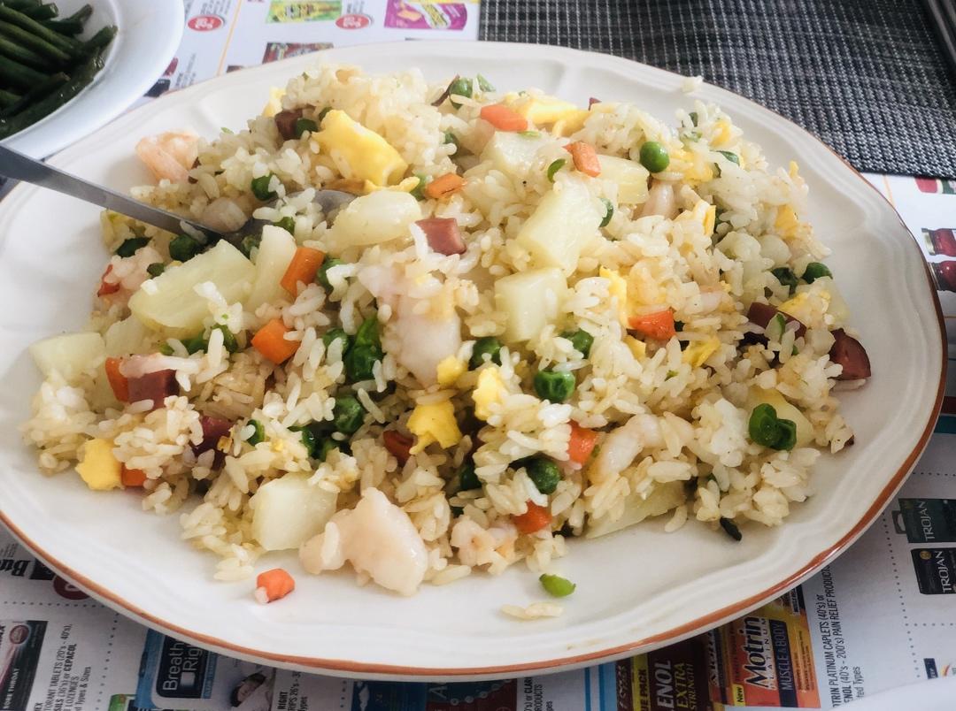 虾仁菠萝炒饭