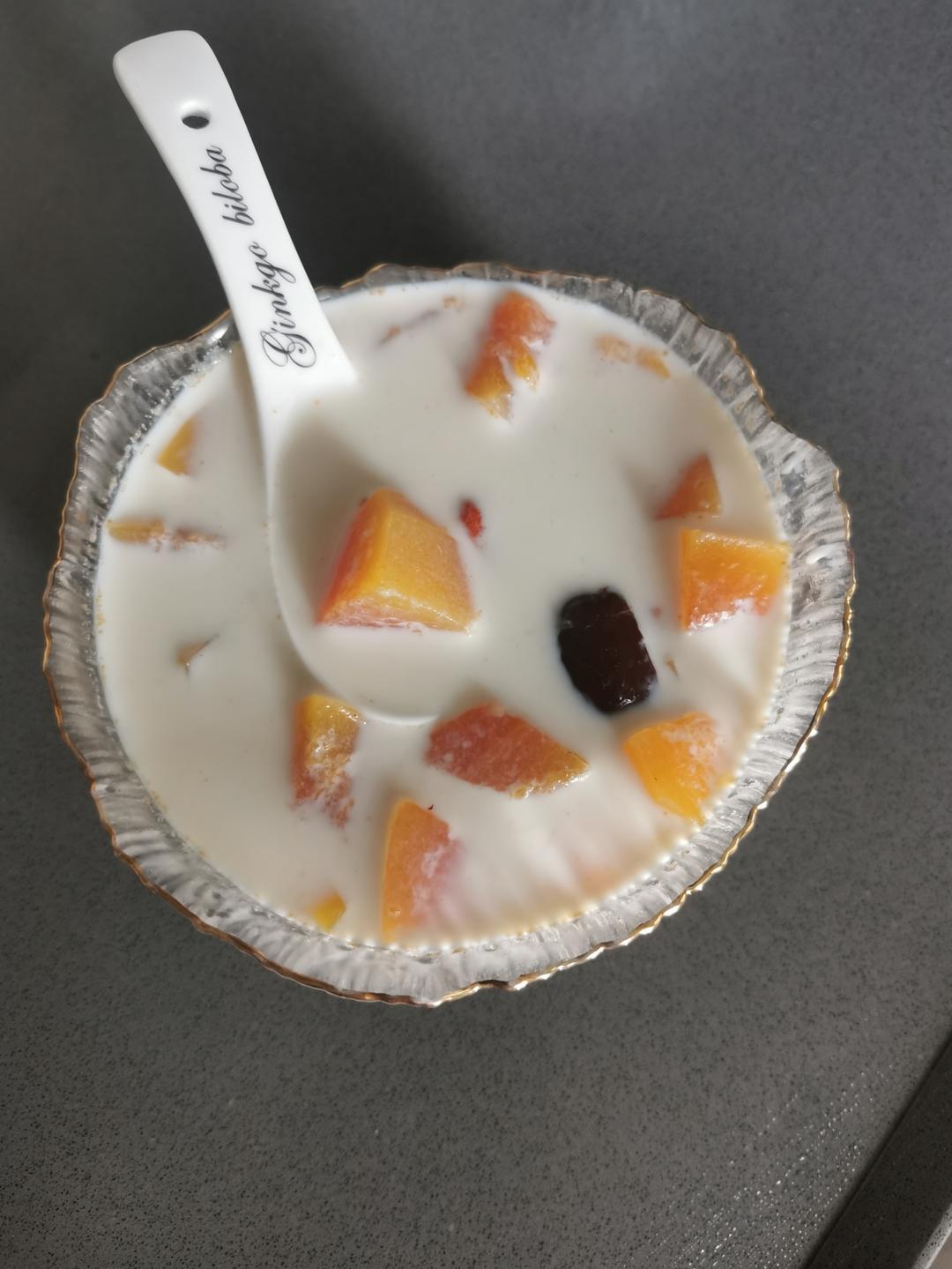 西米露木瓜炖牛奶