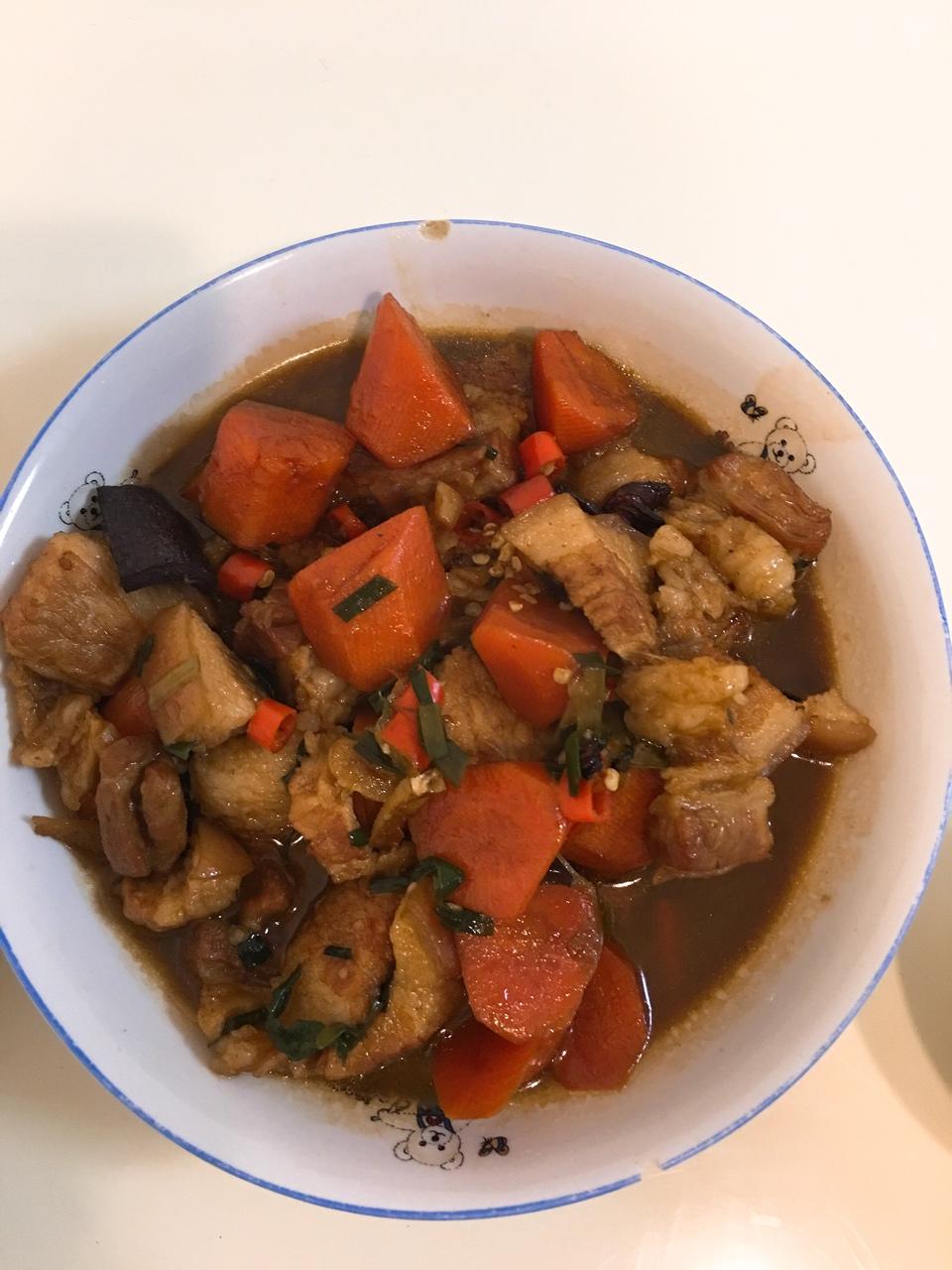 胡萝卜烧肉的做法