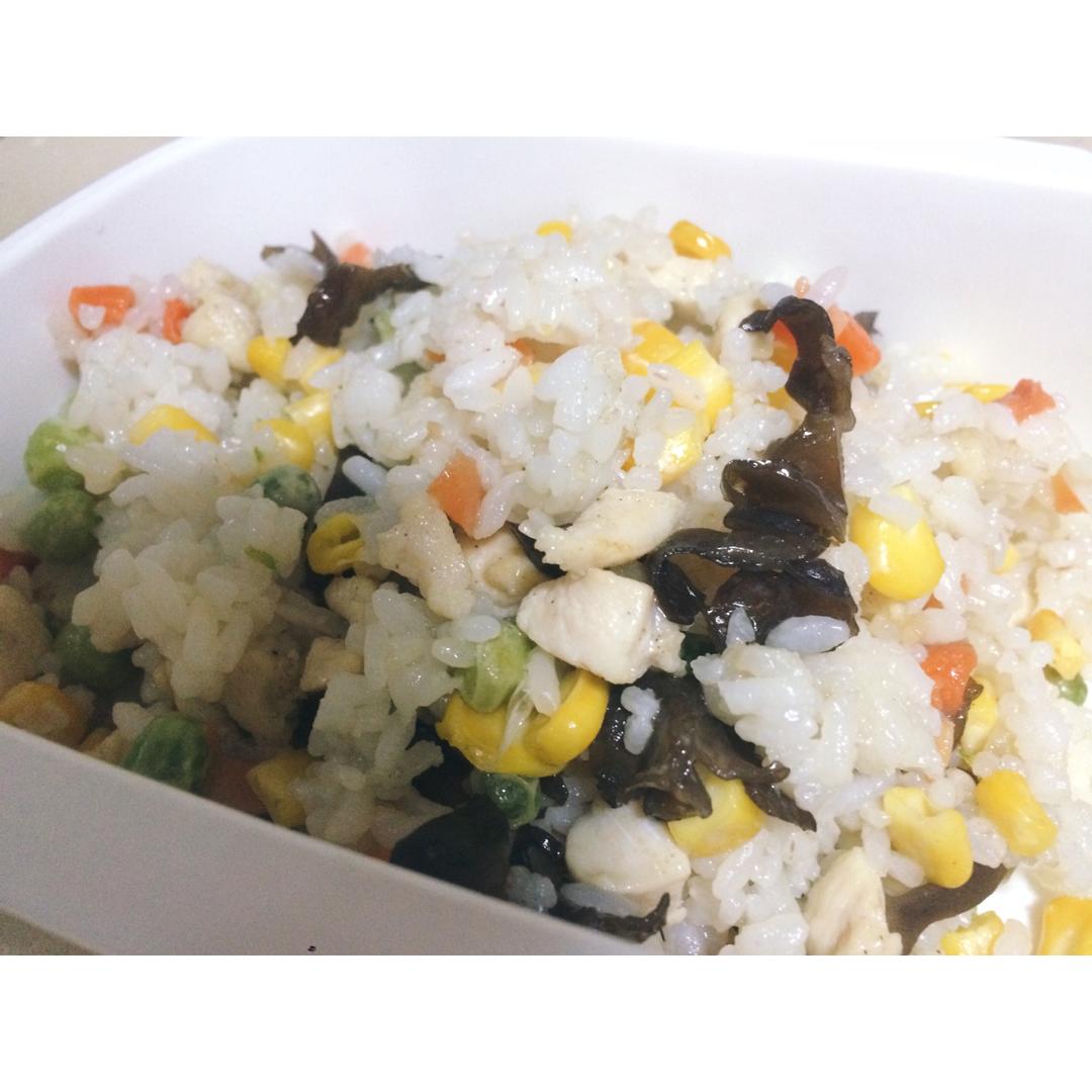 杂蔬鸡丁炒饭