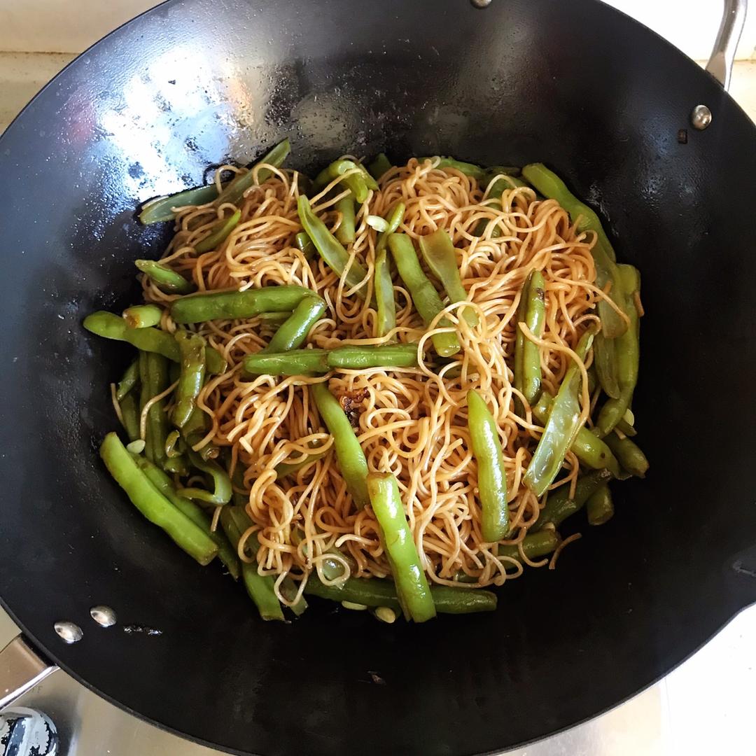 腻腻鱼做的素扁豆焖面