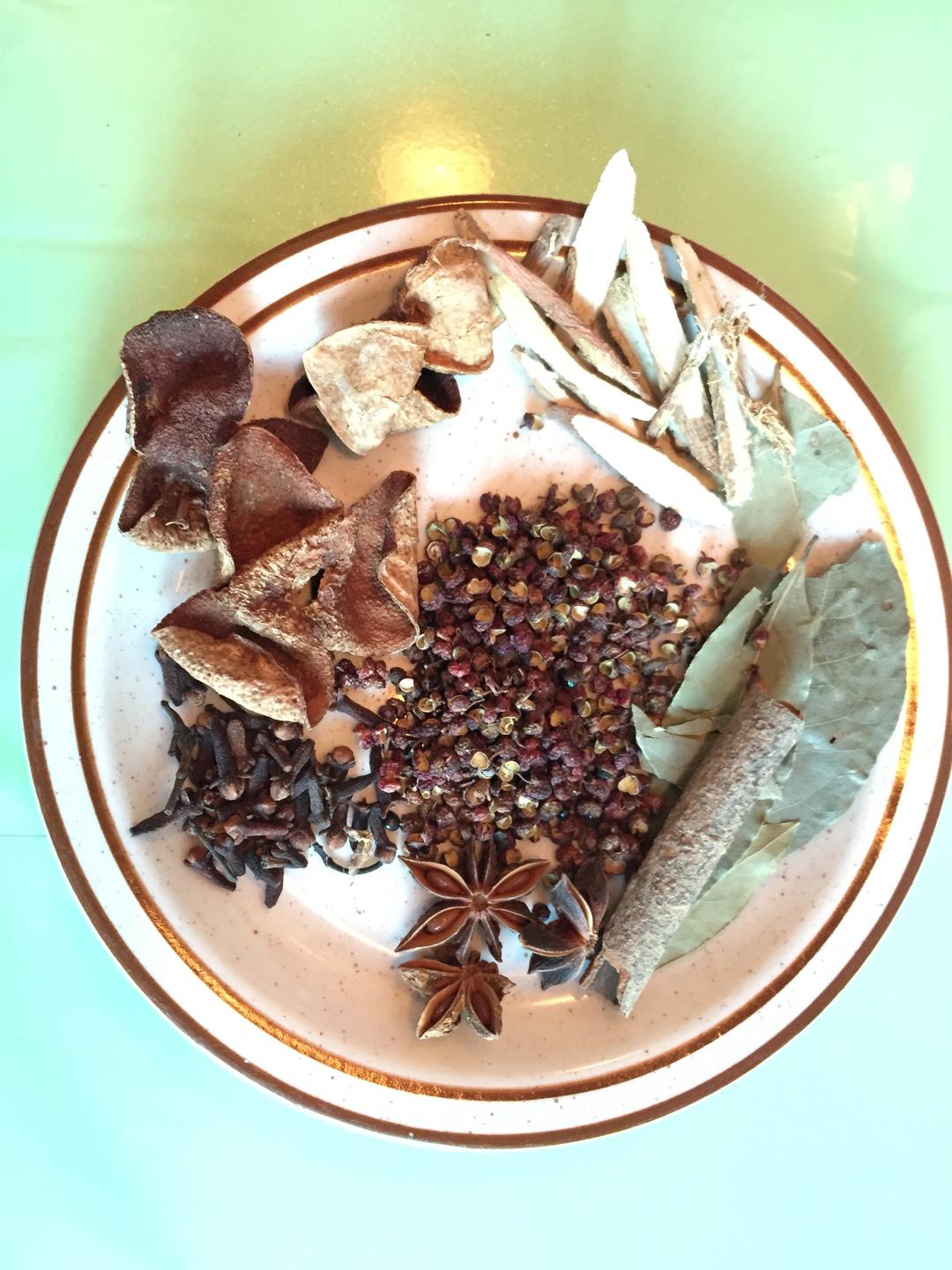 白萝卜炖牛杂的做法