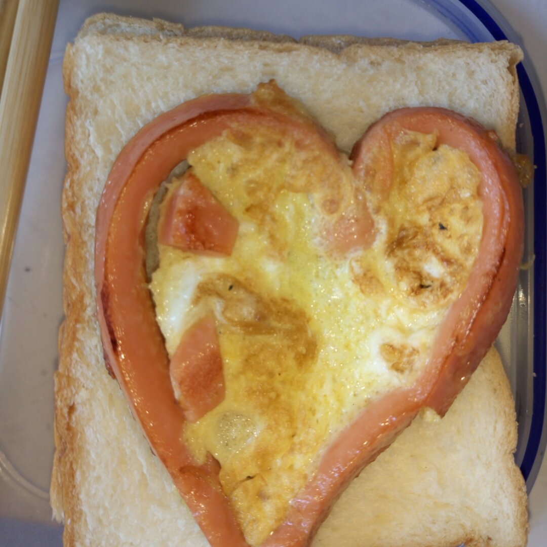 爱心型火腿鸡蛋