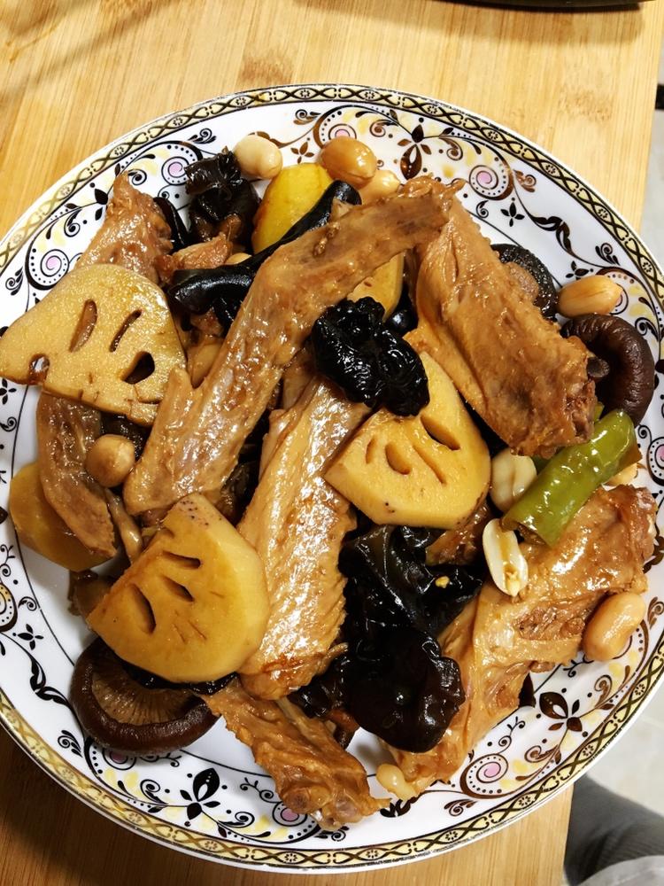 卤鸭翅 and 卤菜