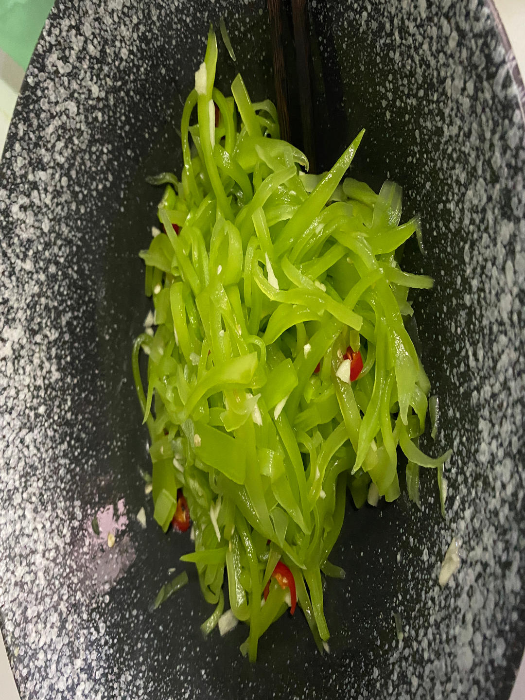 厨师长教你：夏日开胃小菜“凉拌莴笋丝”的家常做法，简单易学赶紧收藏吧