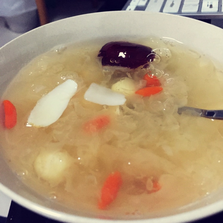 红枣银耳莲子羹