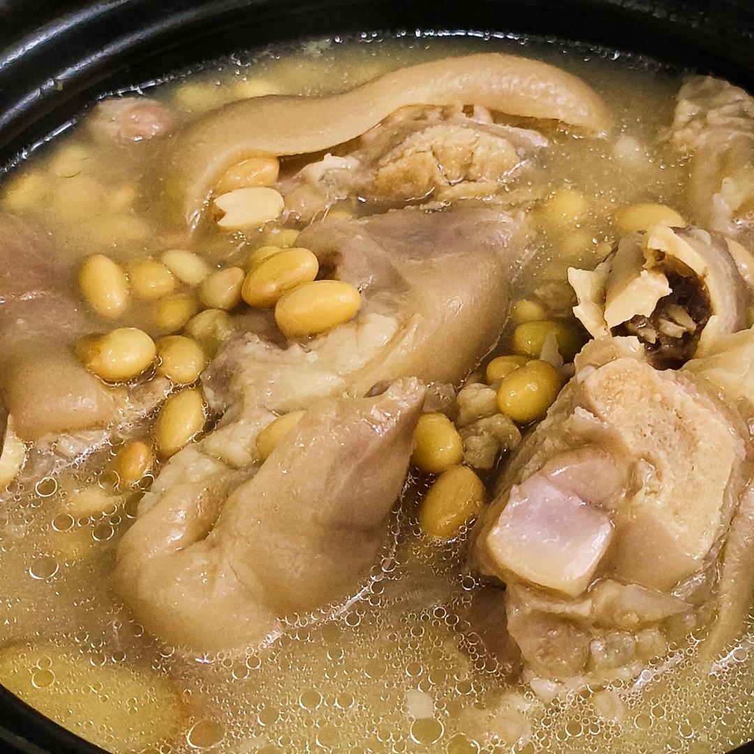 不油不腻不骚的清汤黄豆炖猪蹄猪脚汤
