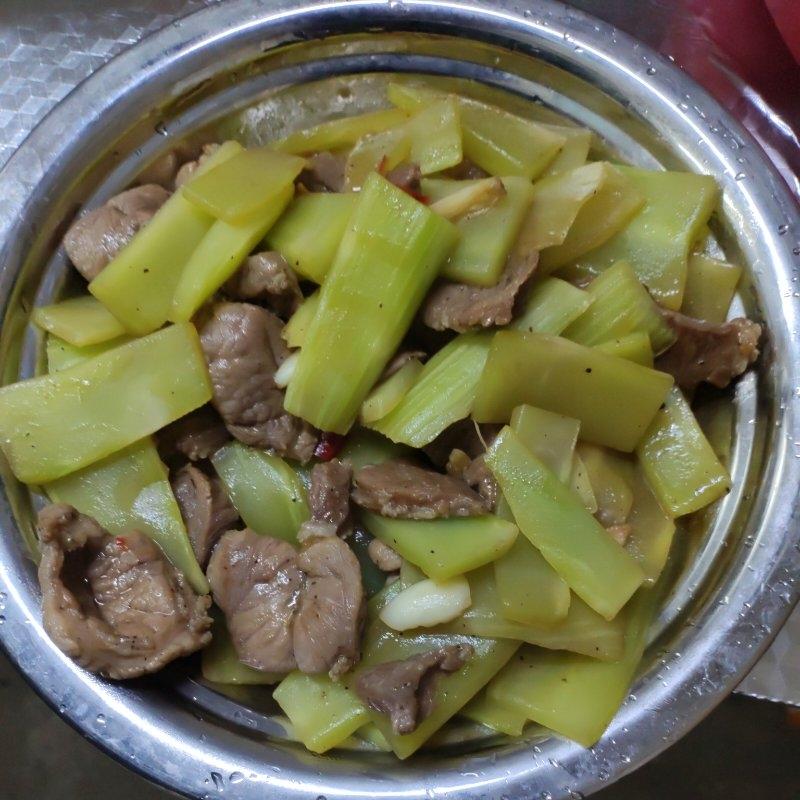青笋炒肉片（肉片嫩青笋亮）