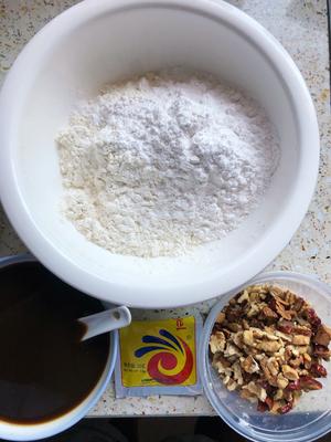 红糖红枣核桃马拉糕的做法 步骤1