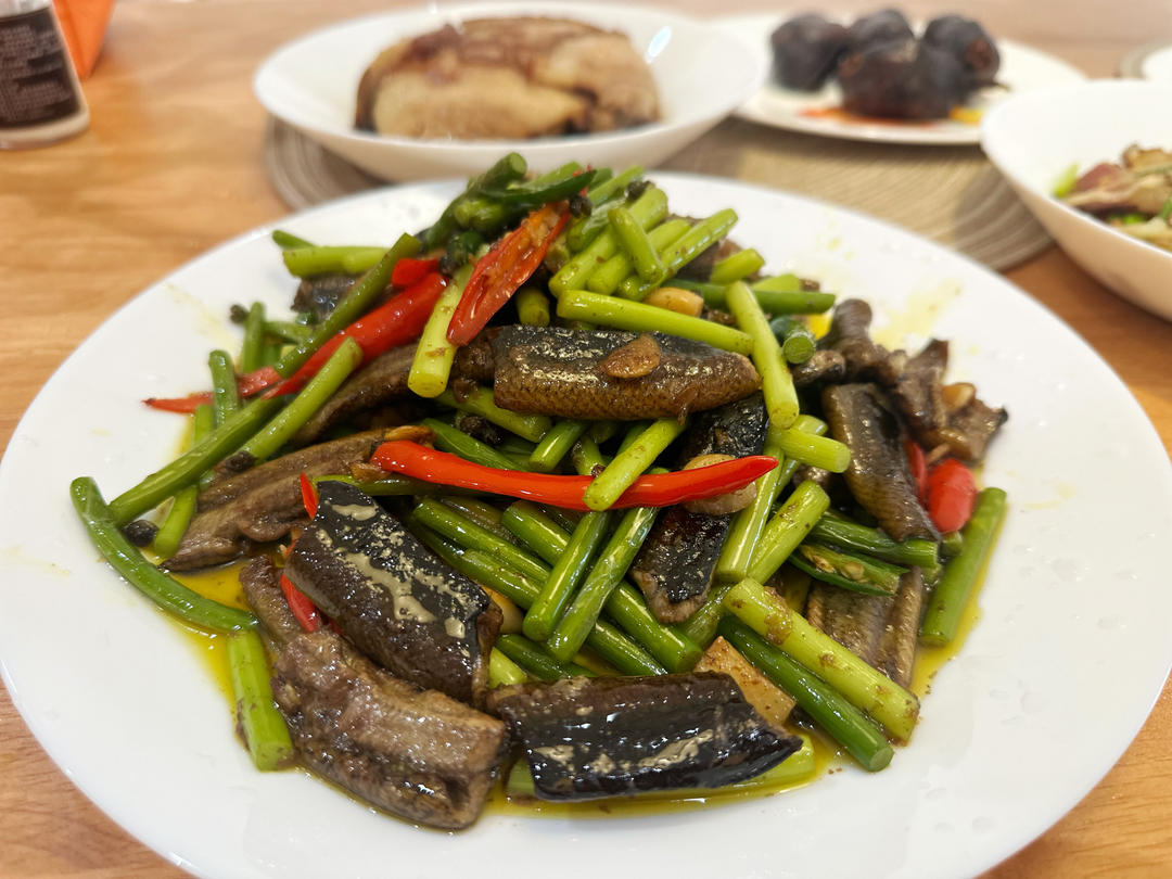 土鳝鱼炒邻水蒜薹（把春天吃进肚子里）