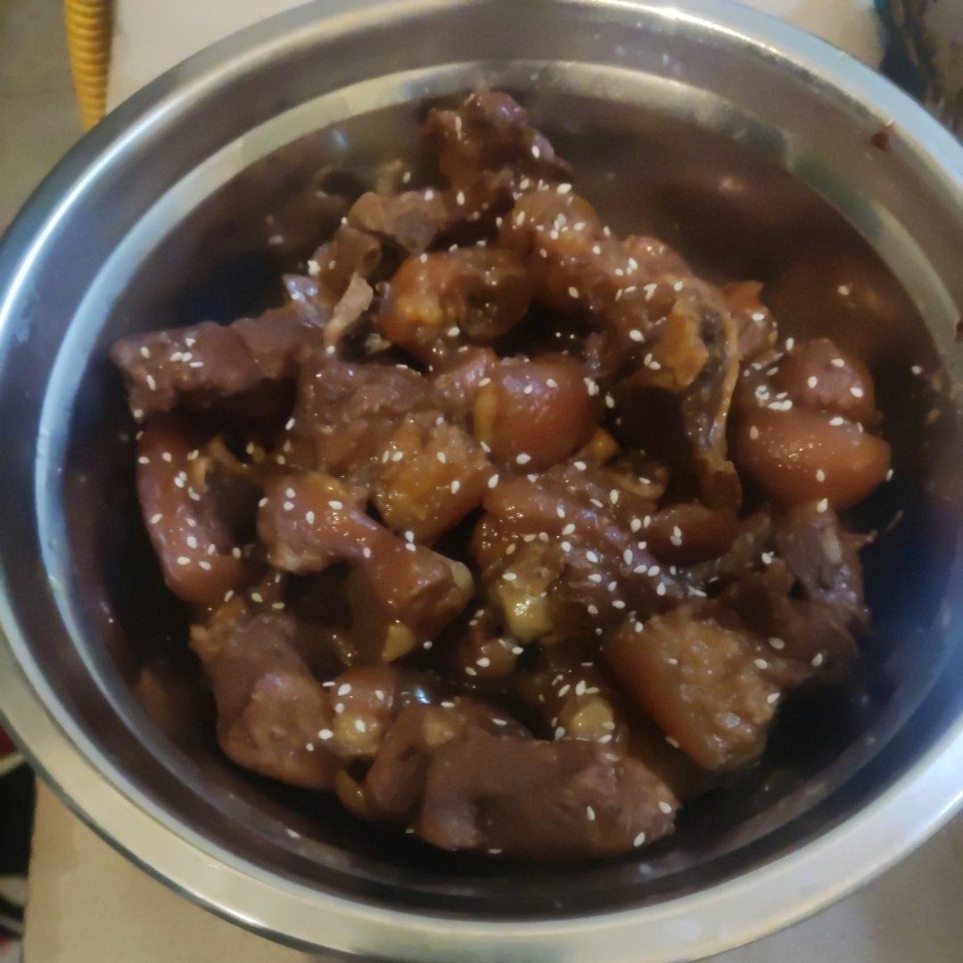 美味的家常菜：红烧猪蹄