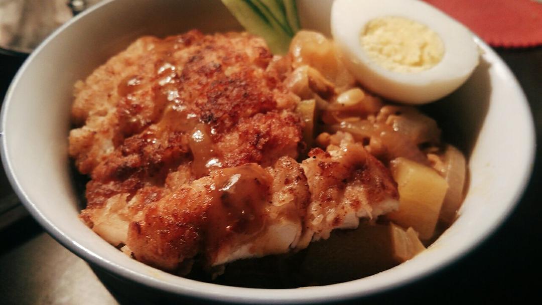 炸鸡排咖喱饭