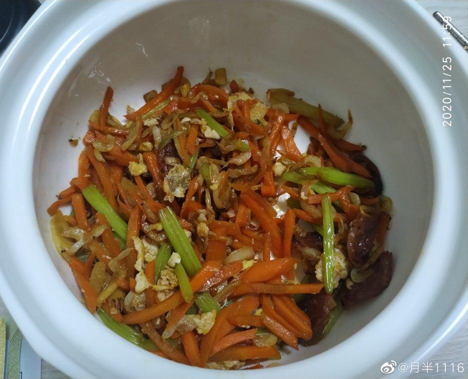 超下饭的简单家常菜—胡萝卜炒香肠