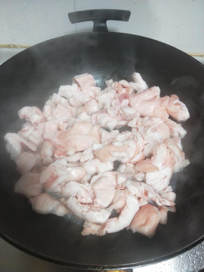 熬猪油，其实是为了一口油渣