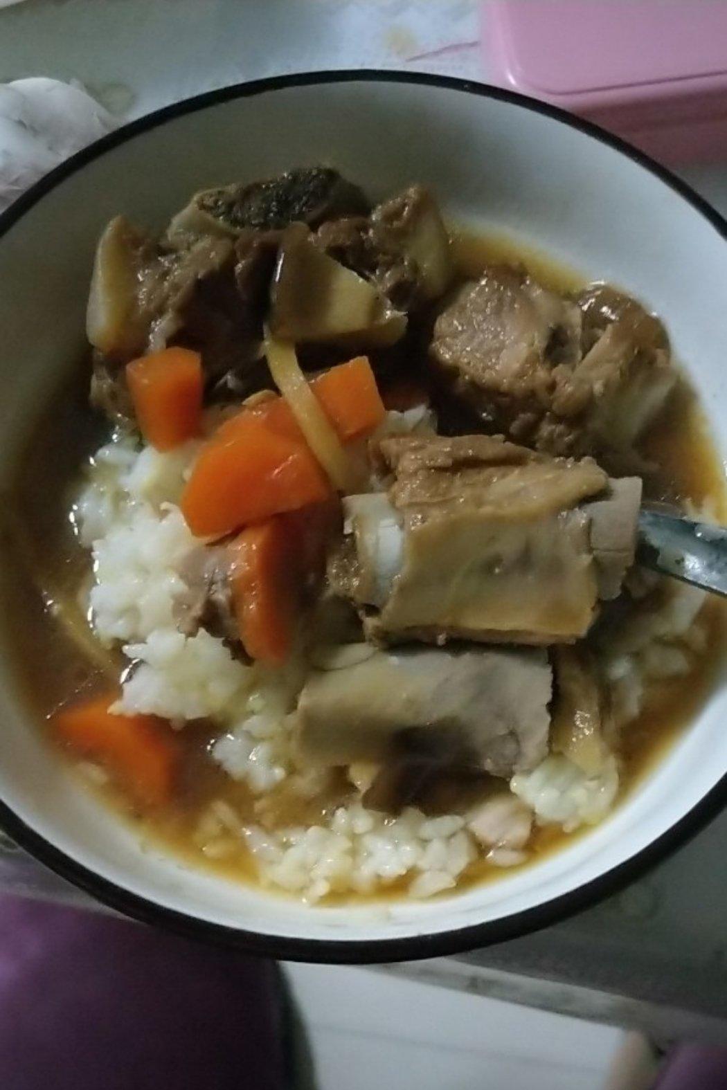 喷香排骨焖饭（爆好吃）