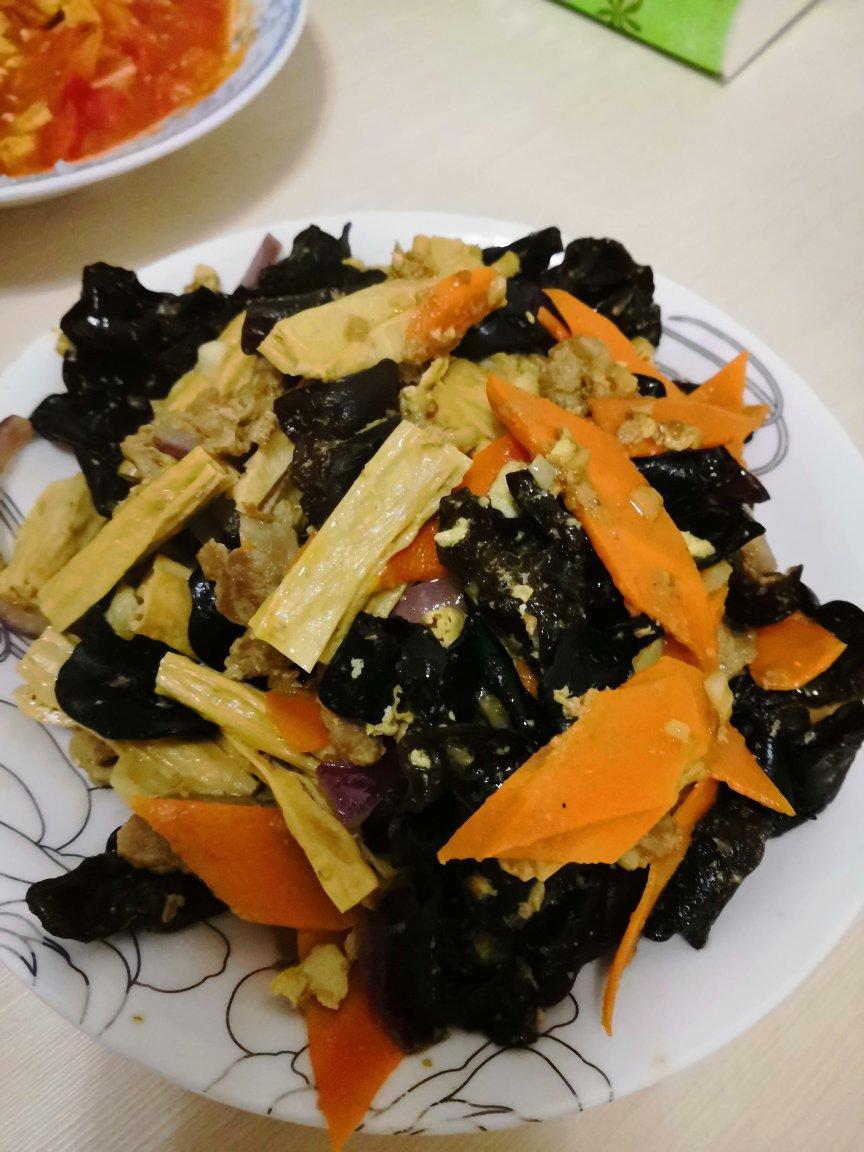 腐竹木耳炒牛里脊