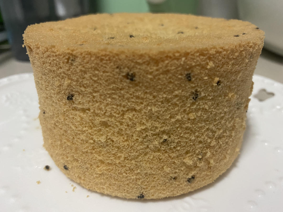 两个六寸戚风蛋糕