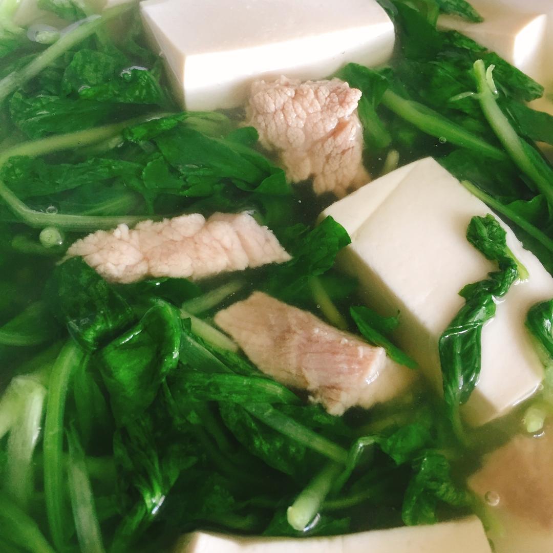 兔丝丝想吃肉做的菠菜豆腐汤
