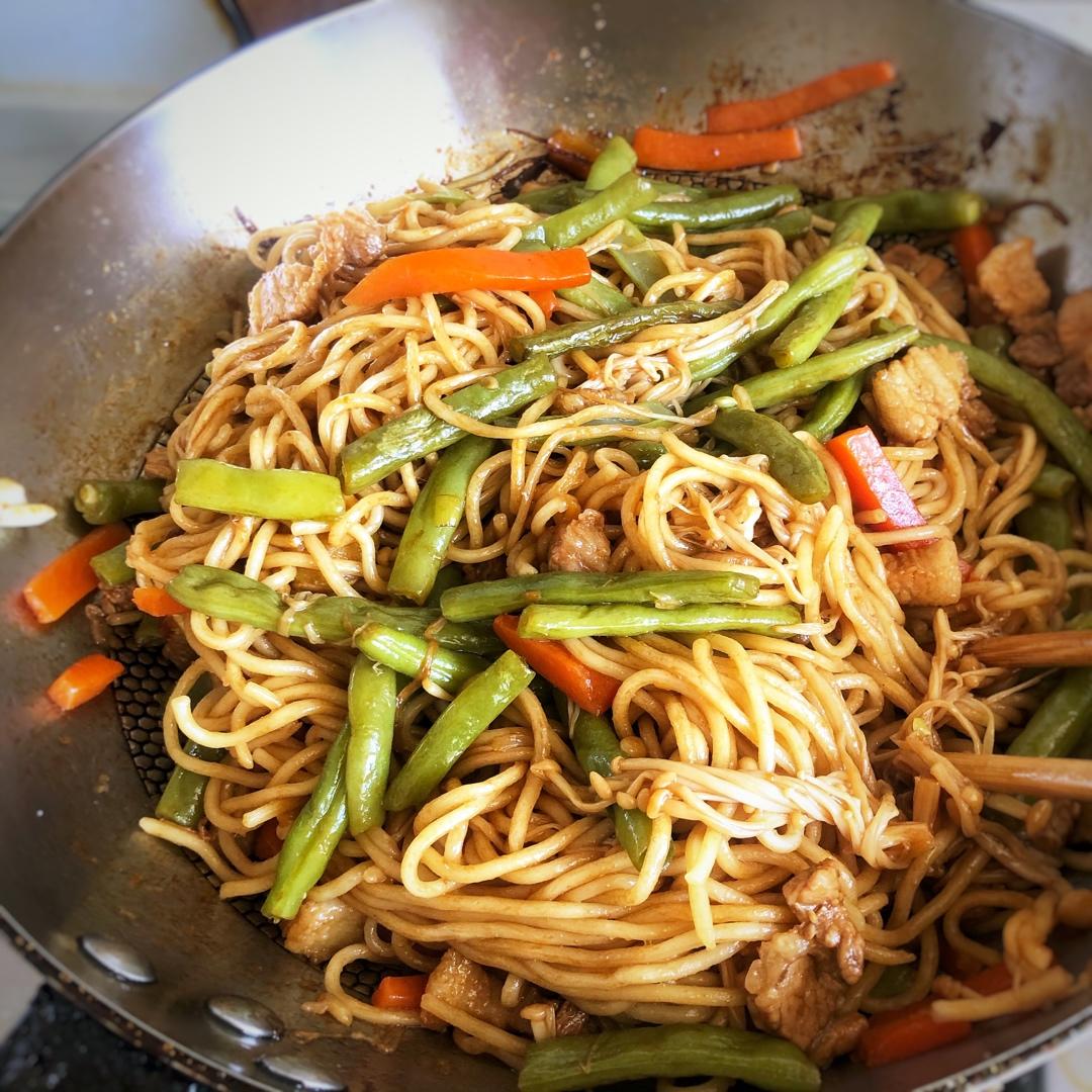 喂饱小怪物速成班－肉丁扁豆焖面