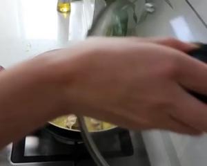快手早餐|韩式煎饺抱蛋+泡菜的做法 步骤5