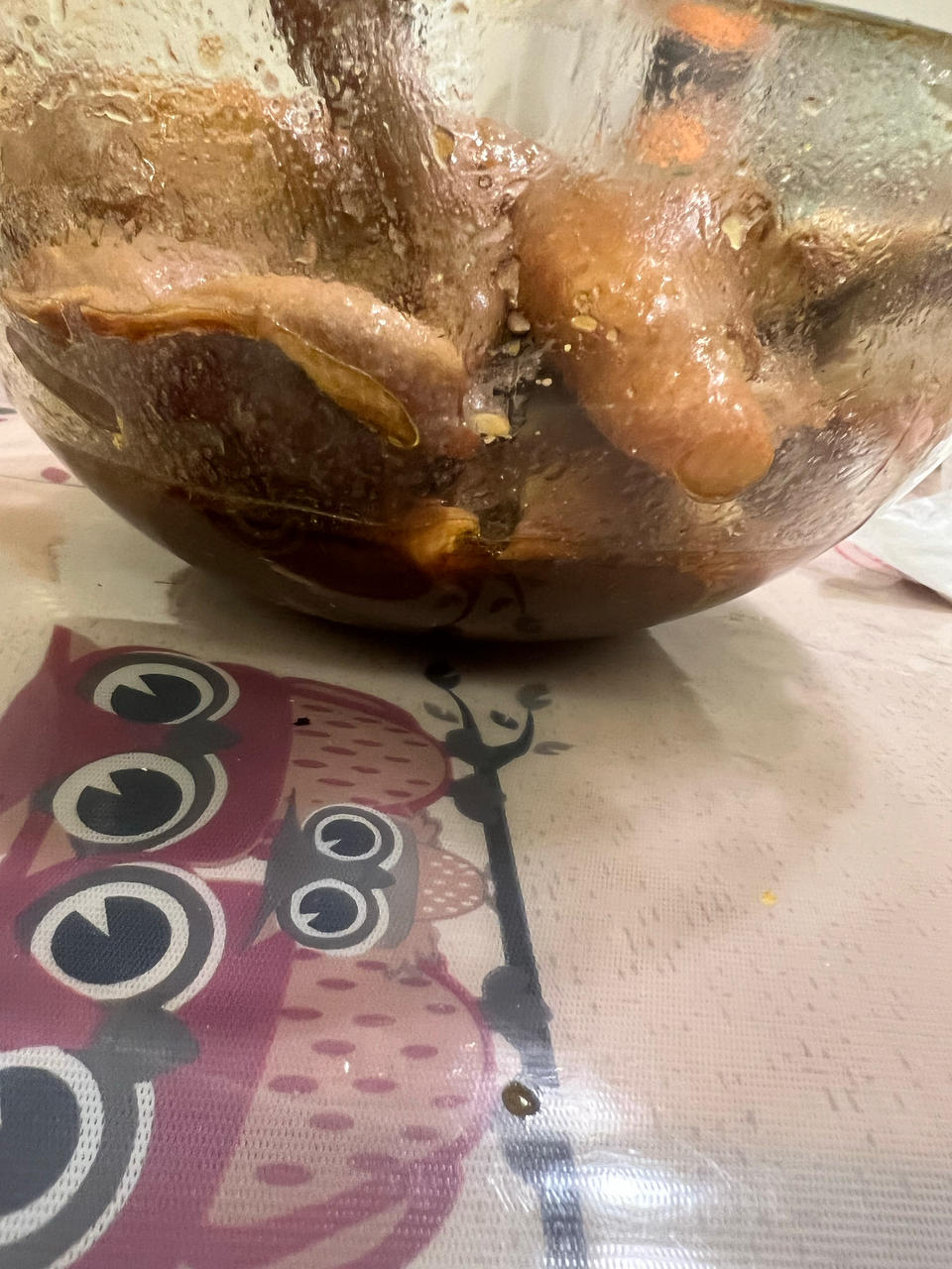 不用一滴水的电饭煲焗鸡（出自微博：大胃爱丽丝）