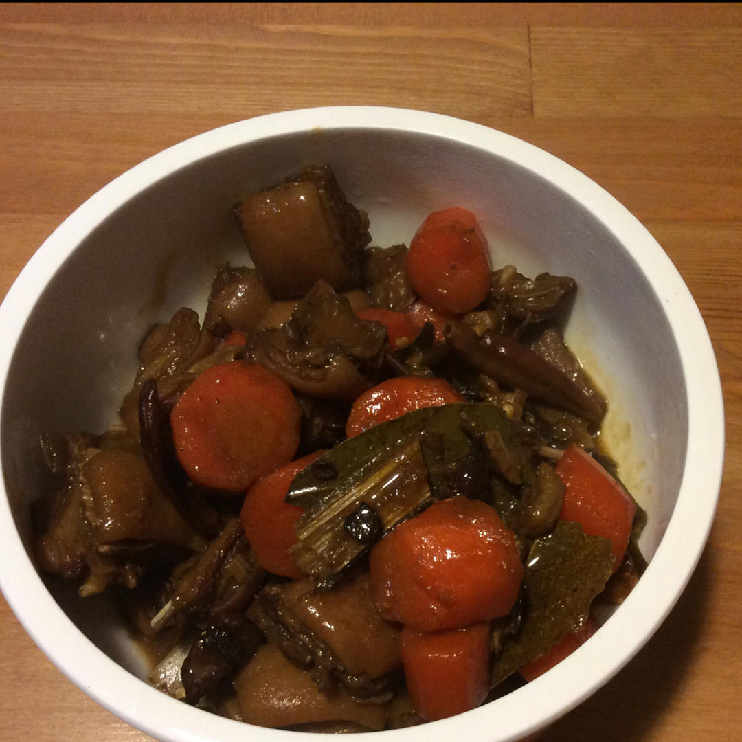 红焖羊肉炖胡萝卜