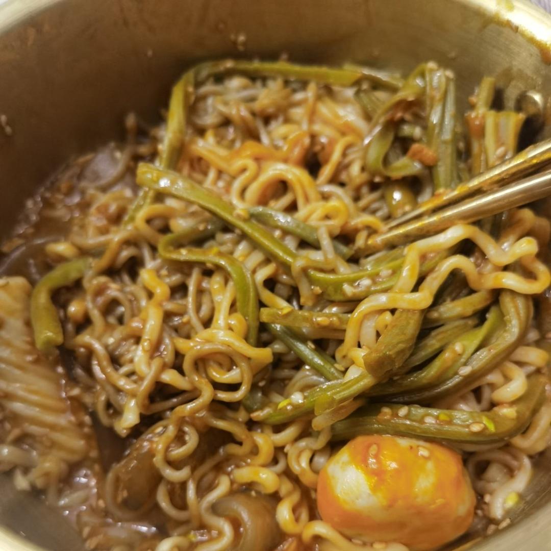 比麻辣烫好吃百倍！自制超过瘾巨解馋麻辣拌