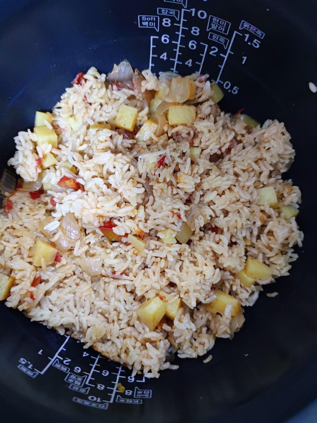 土豆西红柿焖饭