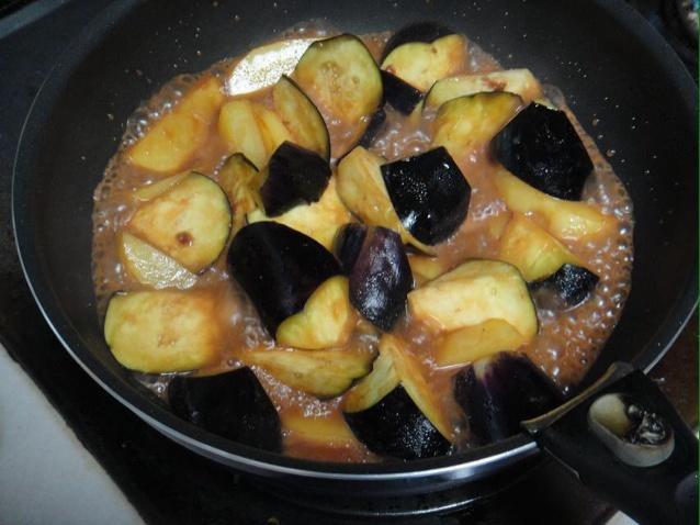 腐乳烧土豆茄子的做法 步骤7